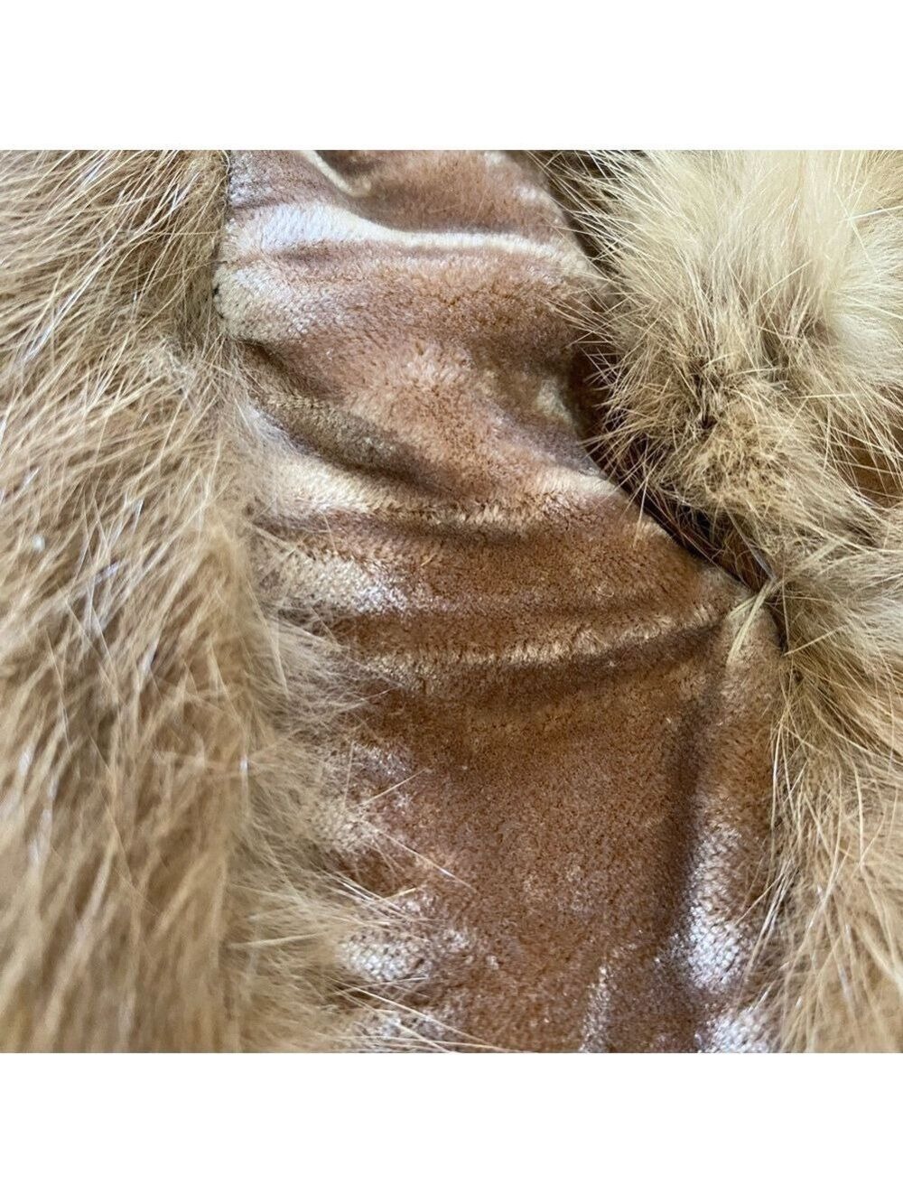 Brix Furs of Saginaw, Michigan Mink Collar with Clips Velvet Lining - Picture 4 of 5